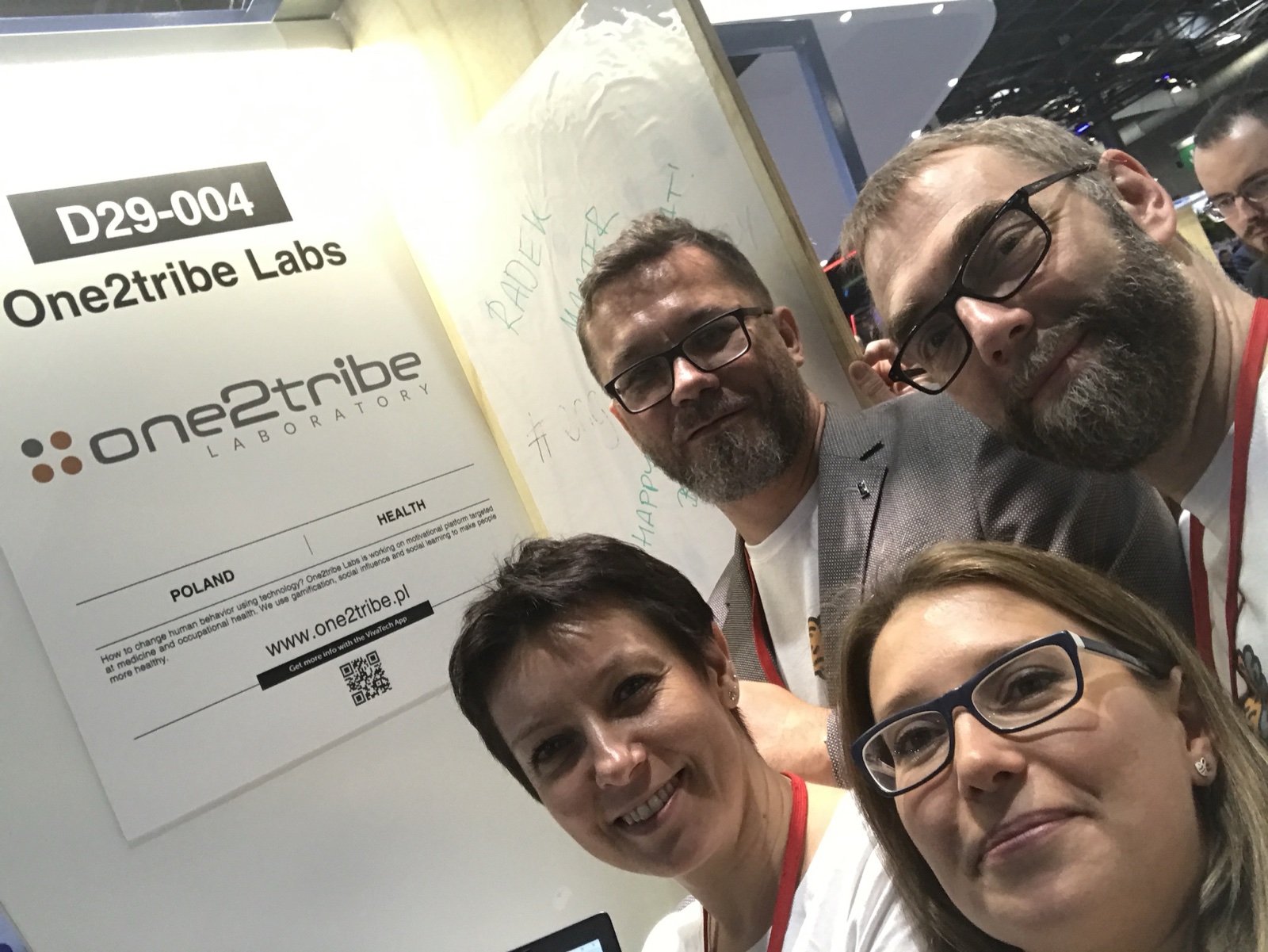 Ekipa One2tribe na stoisku D29-004 podczas VivaTechnology Paris 2018